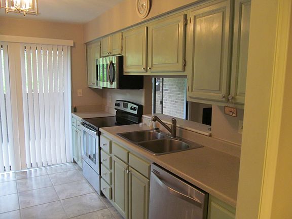 3rd image of 2402 Wood Gate Ln #2402