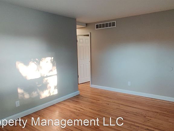 2nd image of 940 S Taylor Ave
