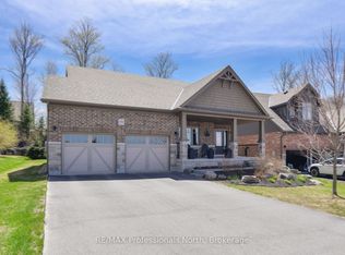 19 Selkirk Dr, Huntsville, ON P1H 0C5