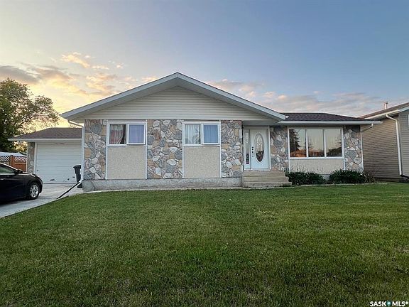 2nd image of 1016 Carlton Dr