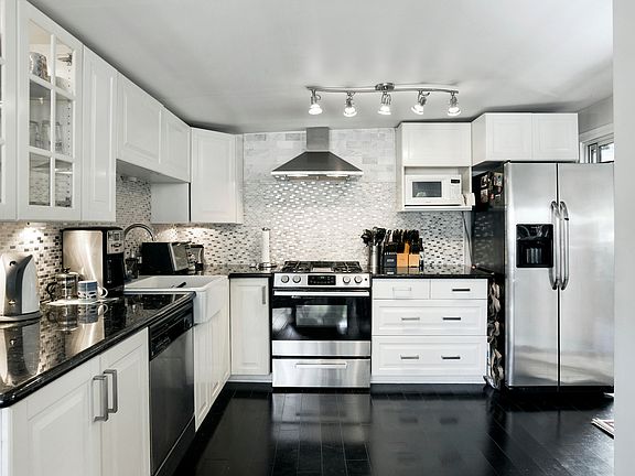 5th image of 2122 Kress St