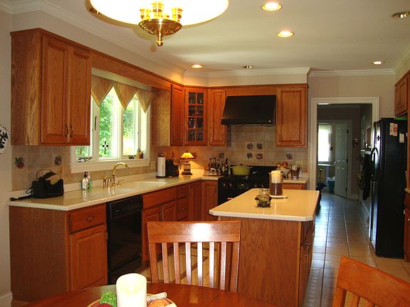 2nd image of 10 Wellington Drive