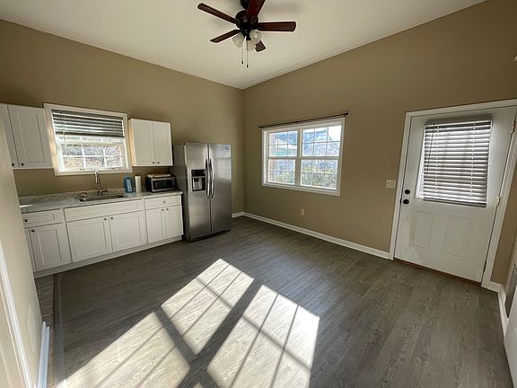 4th image of 1360 Smith Loop #C