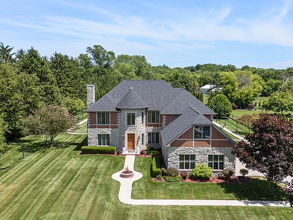 2nd image of 3315 Stonebrooke Ln