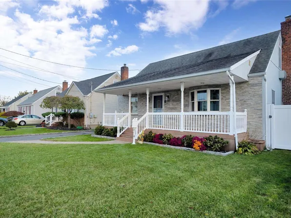 12 Sunset Avenue, Farmingdale, NY 11735