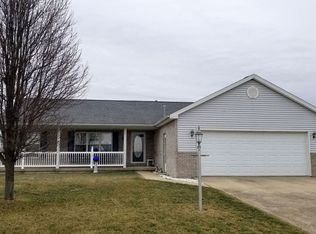 505 Pheasant Run Rd, Tuscola, IL 61953