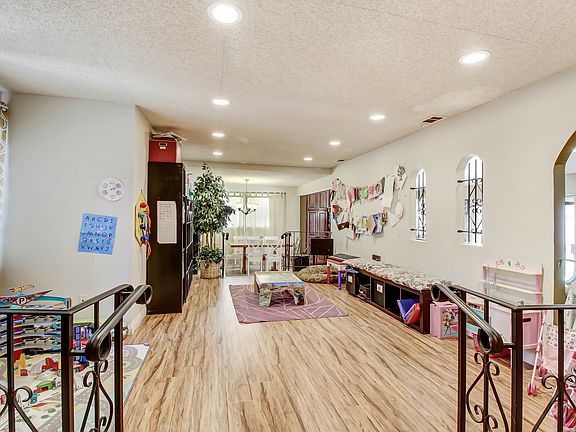 3rd image of 8745 Boxwood Ave