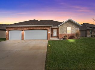 838 S Parkside Circle, Nixa, MO 65714