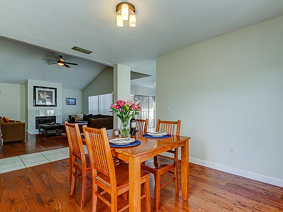 5th image of 10846 Venice Cir