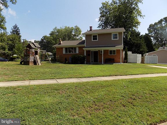 2nd image of 919 Playford Ln