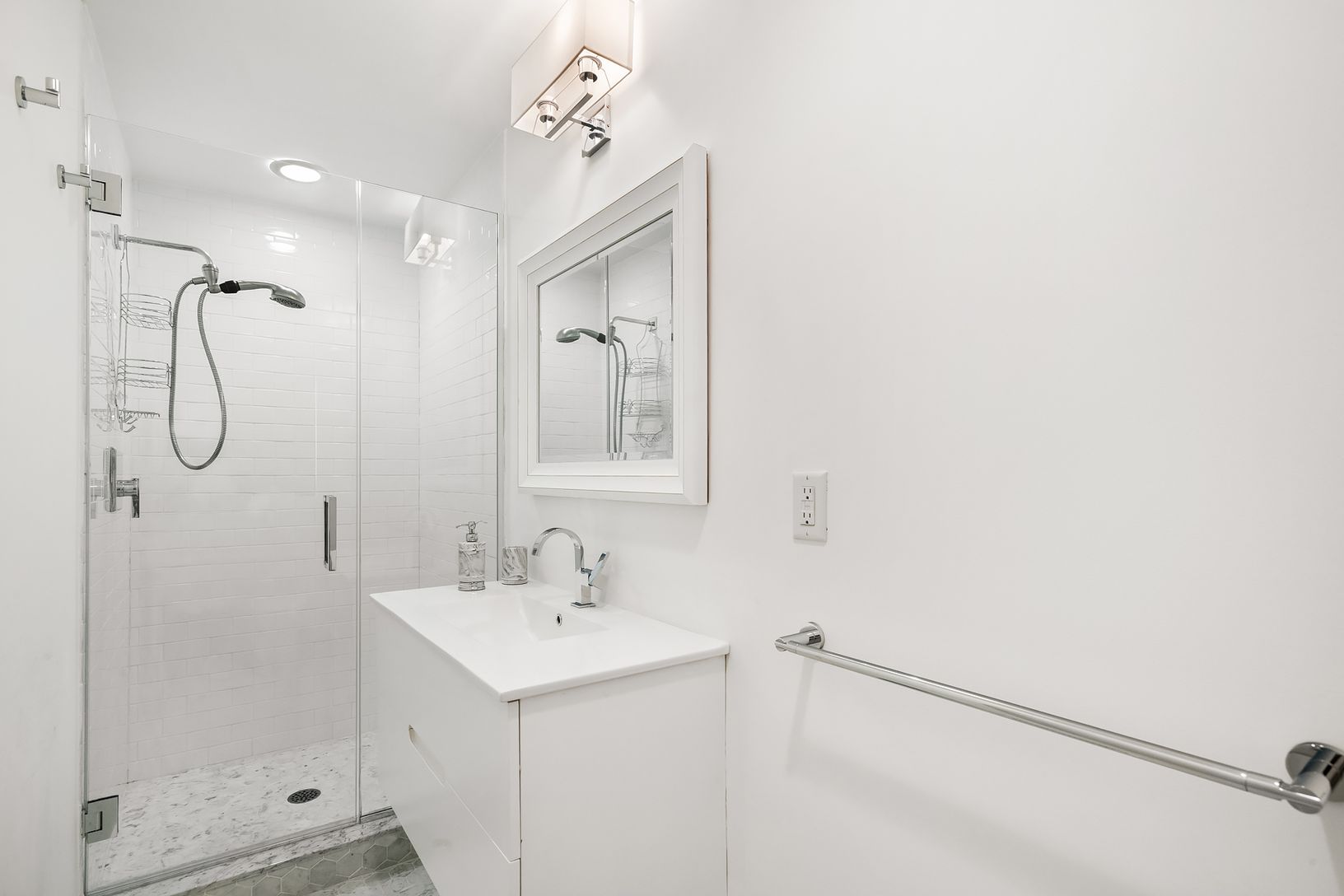  main floor Queen bathroom