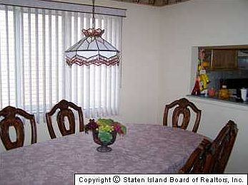 4th image of 2042 Richmond Ave