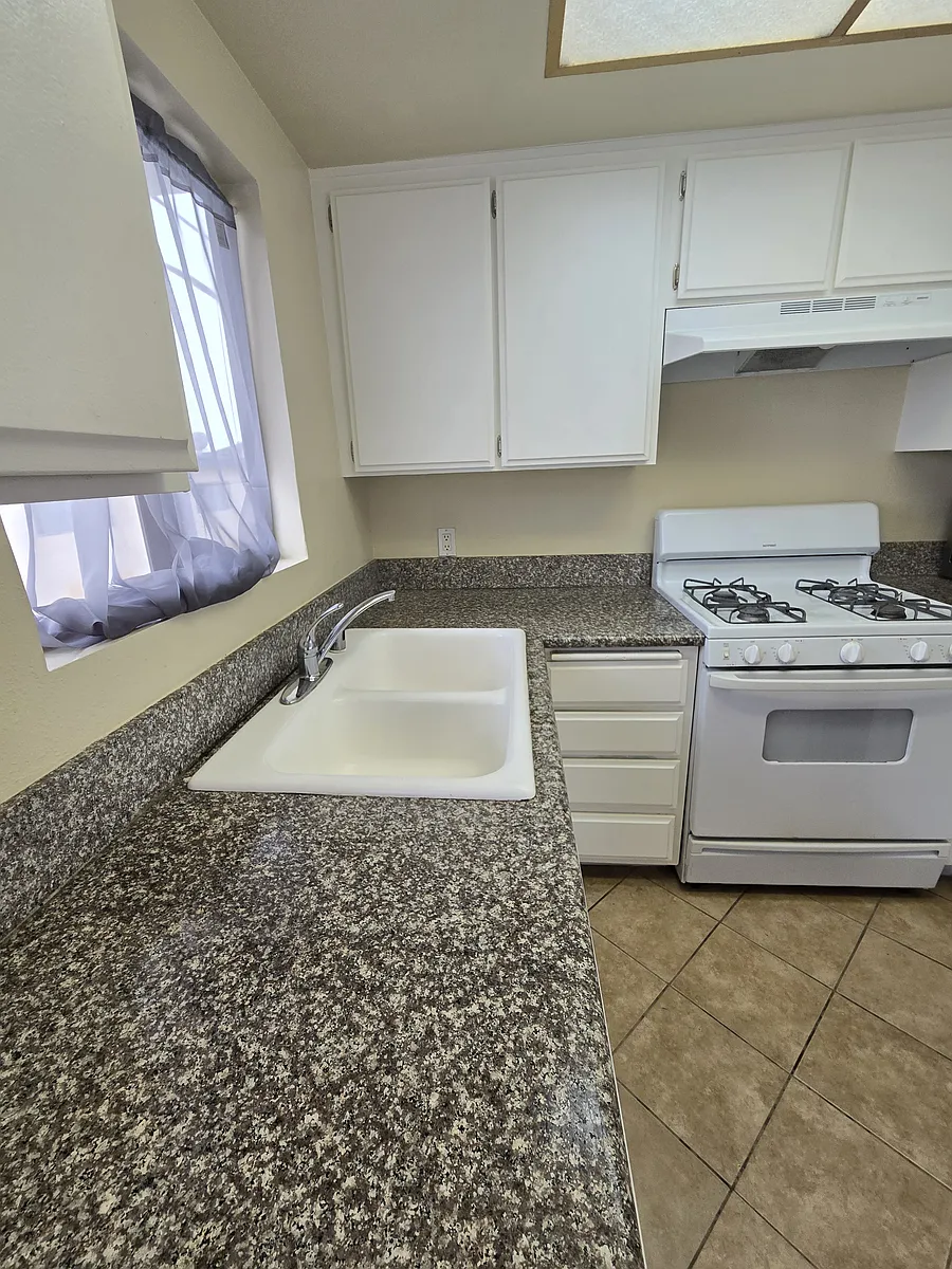 Building Photo - 1220 S Leland St #3