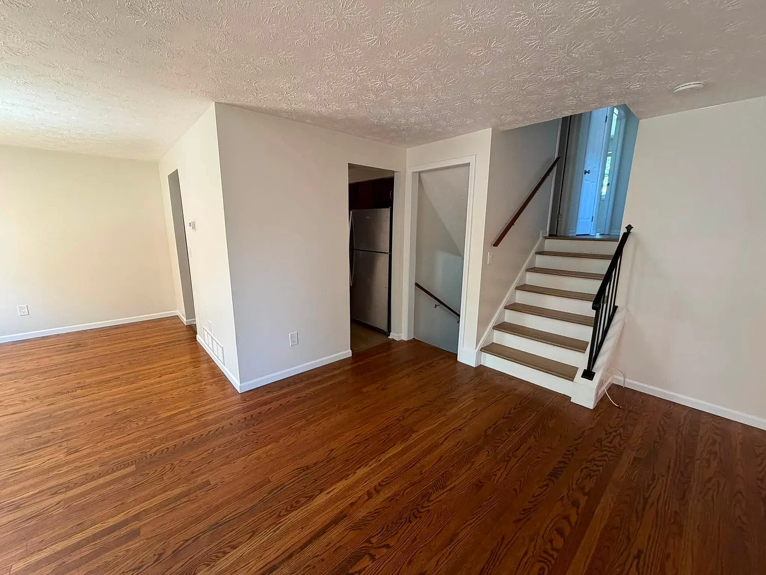 3 bed, 1.5 bath, 1620 sqft, $2,395 — Photo 4