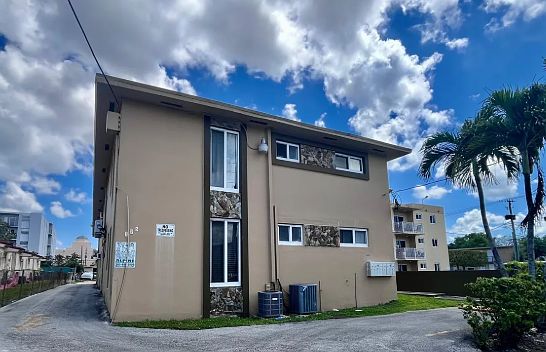 1st image of 225 SW 18th Ave #2-5