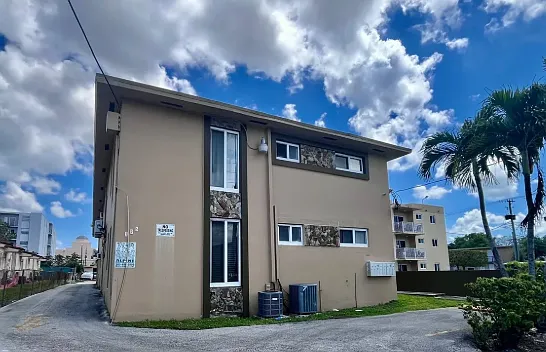 225 SW 18th Ave #3