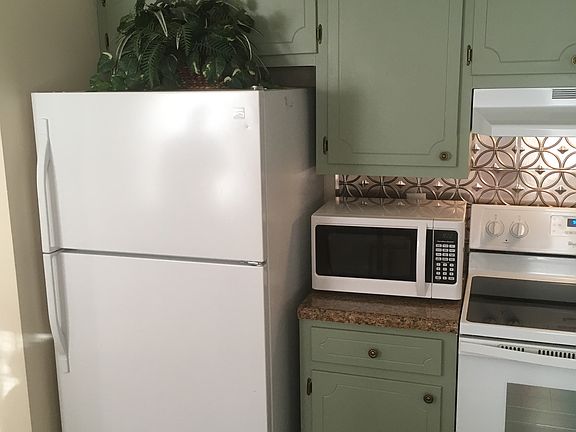 3rd image of 444 Lake Dr #10