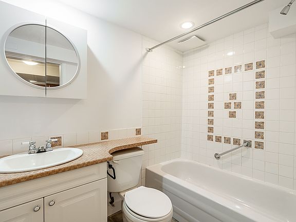 3rd image of 261 Osborne Rd E