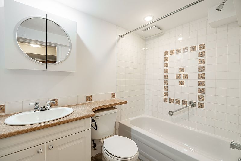 North Vancouver Apartment for rent - 2 Bedrooms — photo 2