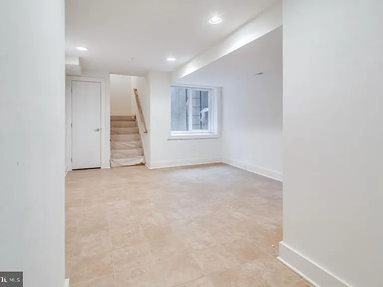 133 E Allen St — Photo 7
