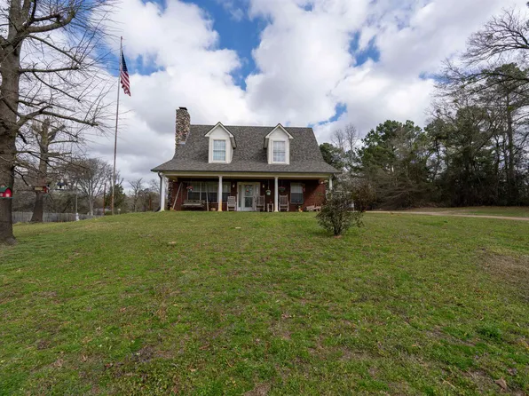 997 Sycamore St, Overton, TX 75684