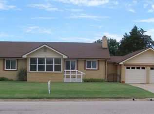 305 E 10th St, Ellsworth, KS 67439