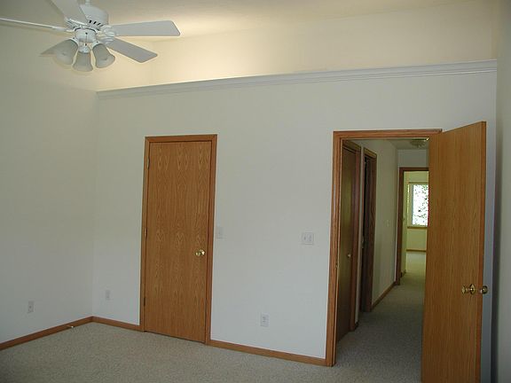 5th image of 11365 Edgemere Ter