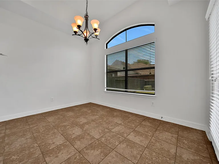 711 Aulia Ln — Photo 11