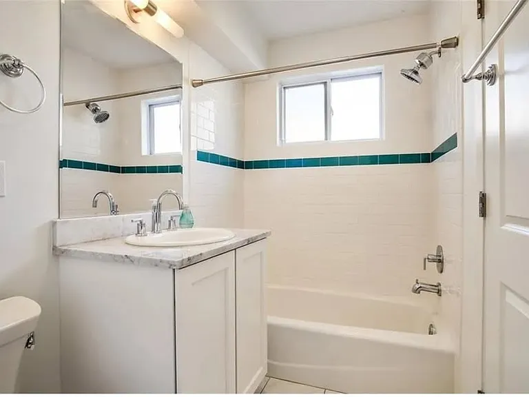 2833 Saint Charles Ave — Photo 9