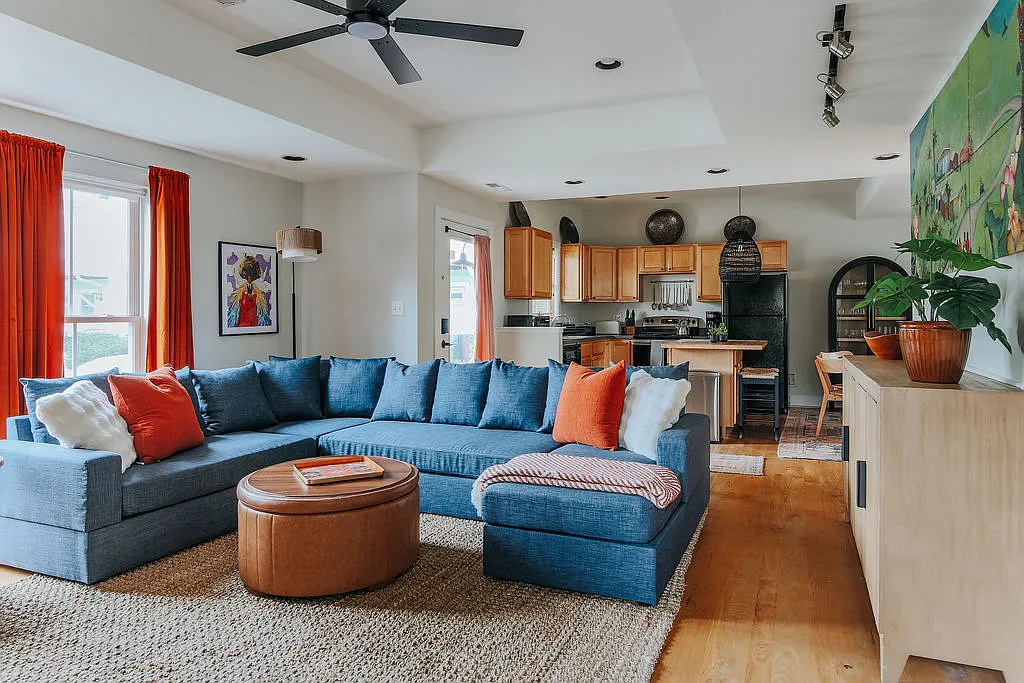 3 bed, 1425 sqft, $3,950 — Photo 1