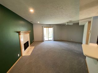 1727 Surfside Dr #3, Lincoln, NE 68528