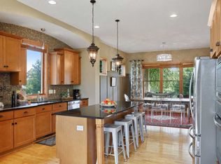 1770 Bluewater Ln, Woodbury, MN 55129