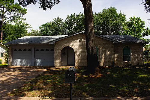 2305 Harvard Dr Photo 1