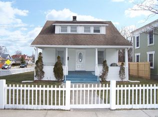 81 Bay Ave, Patchogue, NY 11772