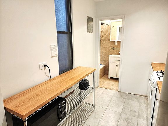 5th image of 244 E 90th St APT 4-C