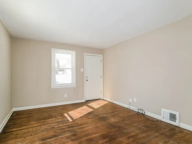 2214 Huntington Ave — Photo 11