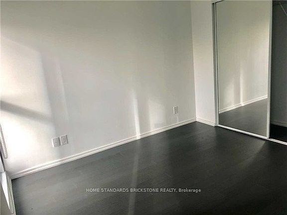 4th image of 70 Temperance St Unit 4009