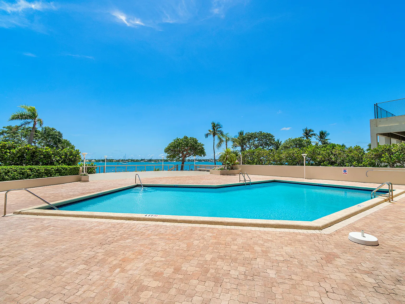 2 bed, 2.0 bath, 1170 sqft, $6,000 — Photo 2