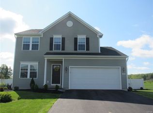 3004 Wheatfield Dr, Chittenango, NY 13037