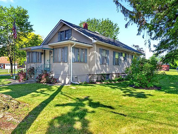 3rd image of 204 Russell Rd