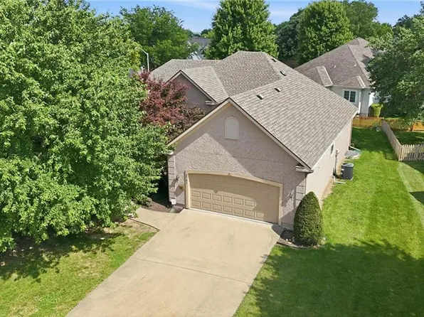 2701 W 137th Pl, Leawood, KS 66224