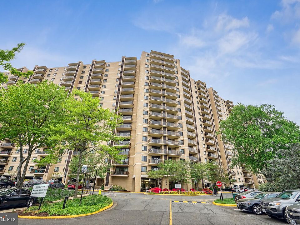 1st image of 203 Yoakum Pkwy APT 1016