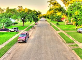 816 Laurel St, Uvalde, TX 78801