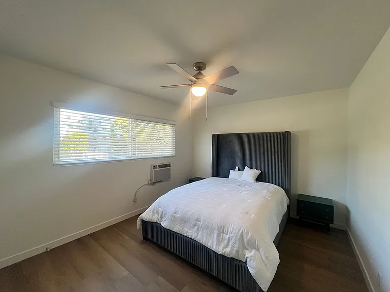 13429 Moorpark St — Photo 32