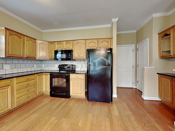 3rd image of 1935 Shillington Dr