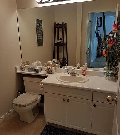 3rd image of 20 Oakridge Dr N