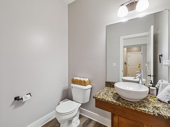 5th image of 16447 Buena Vista Dr