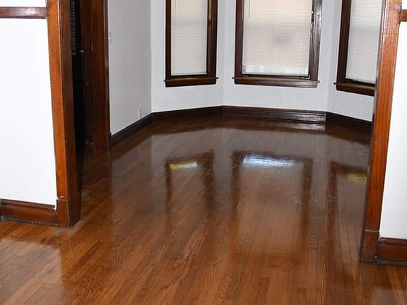 3rd image of 1421 W Argyle St #2