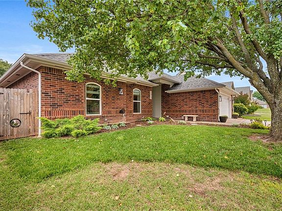 2nd image of 1517 Oriole Dr