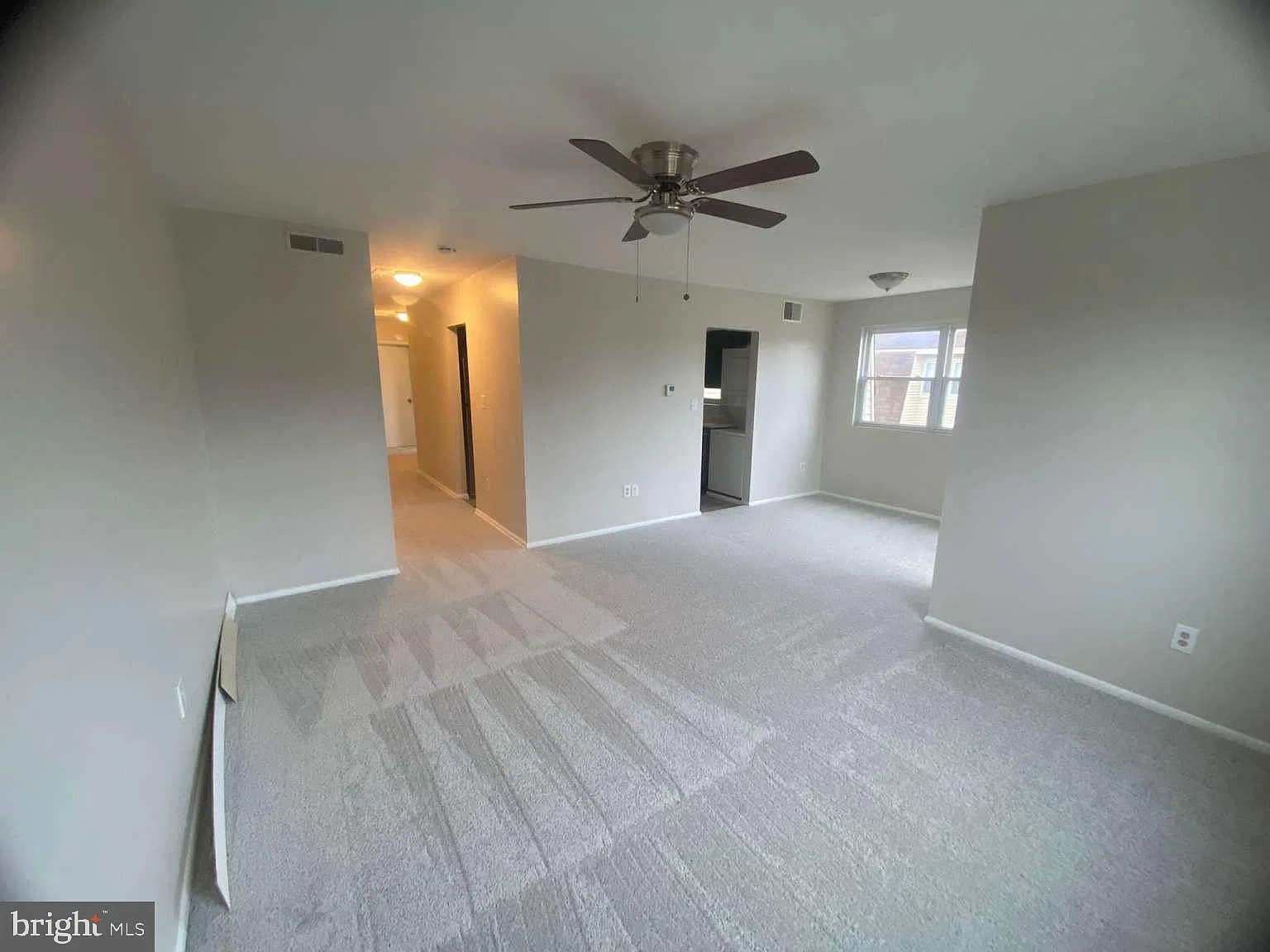 2 bed, 1.0 bath, 960 sqft, $2,000 — Photo 2